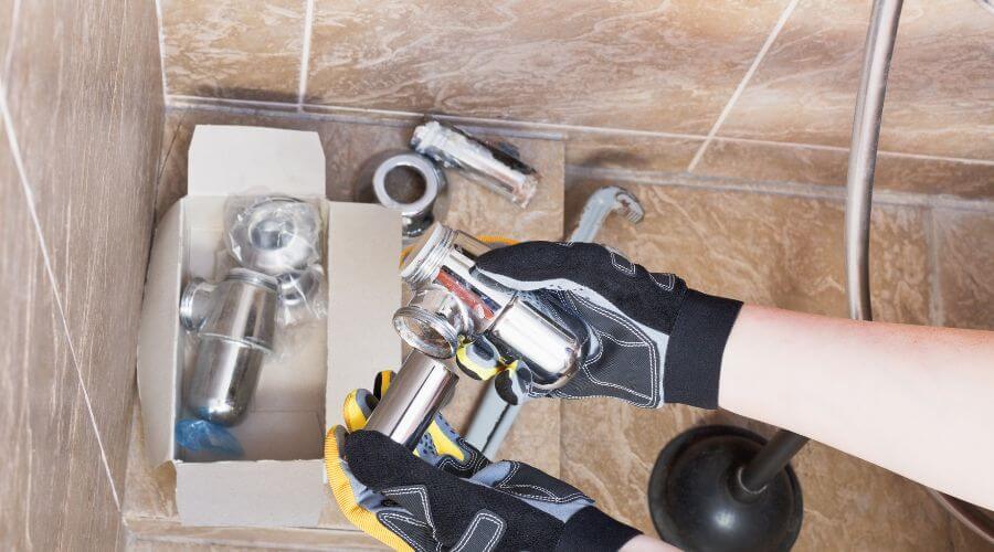 Professional gutter cleaning in Raymond, IA